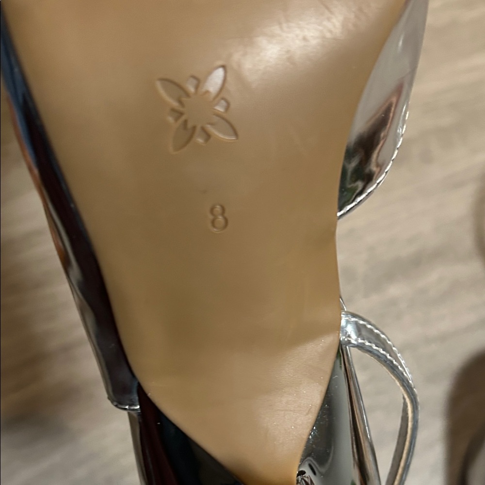 BCBGeneration Silver Heels - Picture 7 of 10